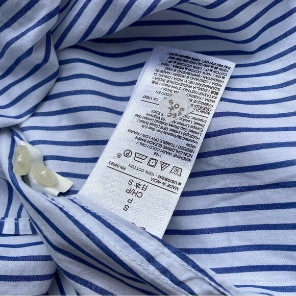 Gap XS Fitted Boyfriend button down shirt pin stripe NWT Size Small - Picture 3 of 5